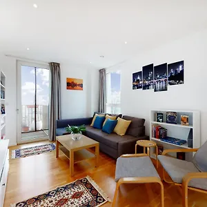 Apartment Lovely 2 Bedroom Flat With Balcony In Stratford