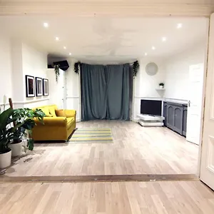 Apartment Spacious Multi-room