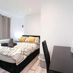 Apartment Den & Short Lets Greenwich - 3 Bed House